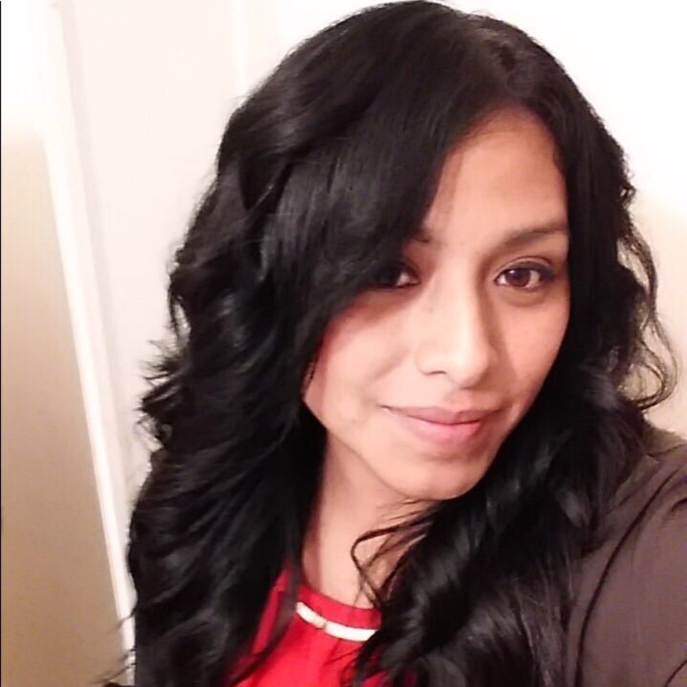 Meet your Posher, Estela
